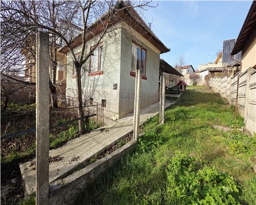 CASA 2 CAMERE 70 MP TEREN 601 MP DAMBUL ROTUND